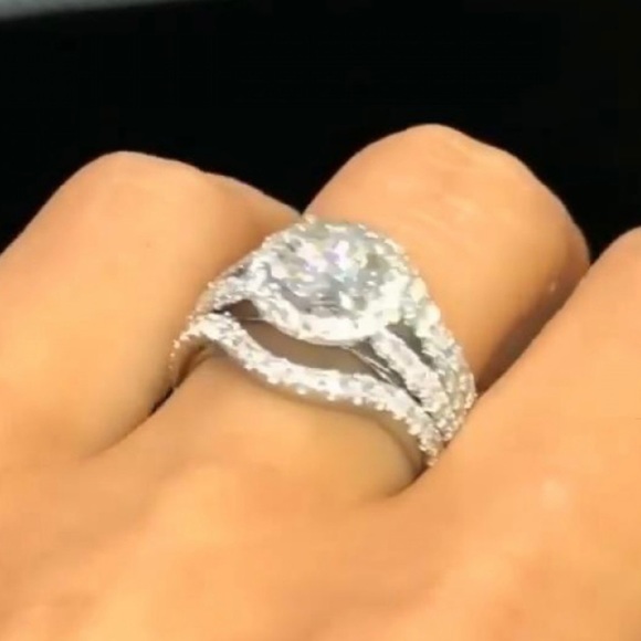 *SOLD*. Lajerrio Engagement/Wedding Ring Set - Picture 4 of 8